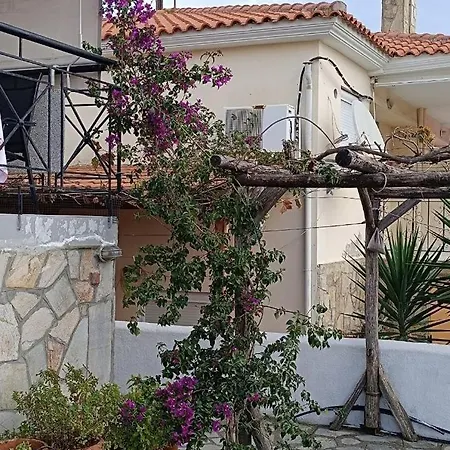 Relaxing In A Cozy House With Garden Appartement *
