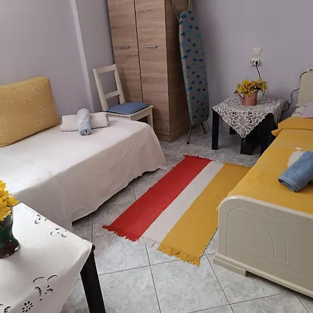 Relaxing In A Cozy House With Garden Kalyves Polygyrou